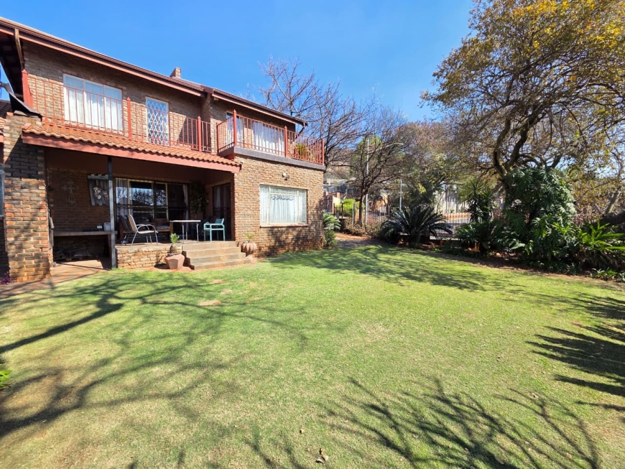 5 Bedroom Property for Sale in Magalieskruin Gauteng