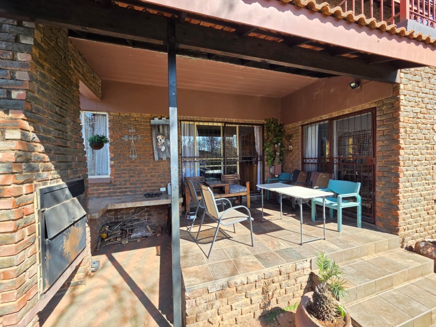 5 Bedroom Property for Sale in Magalieskruin Gauteng