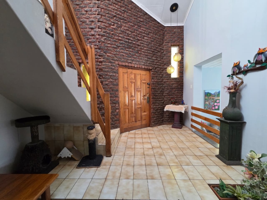 5 Bedroom Property for Sale in Magalieskruin Gauteng