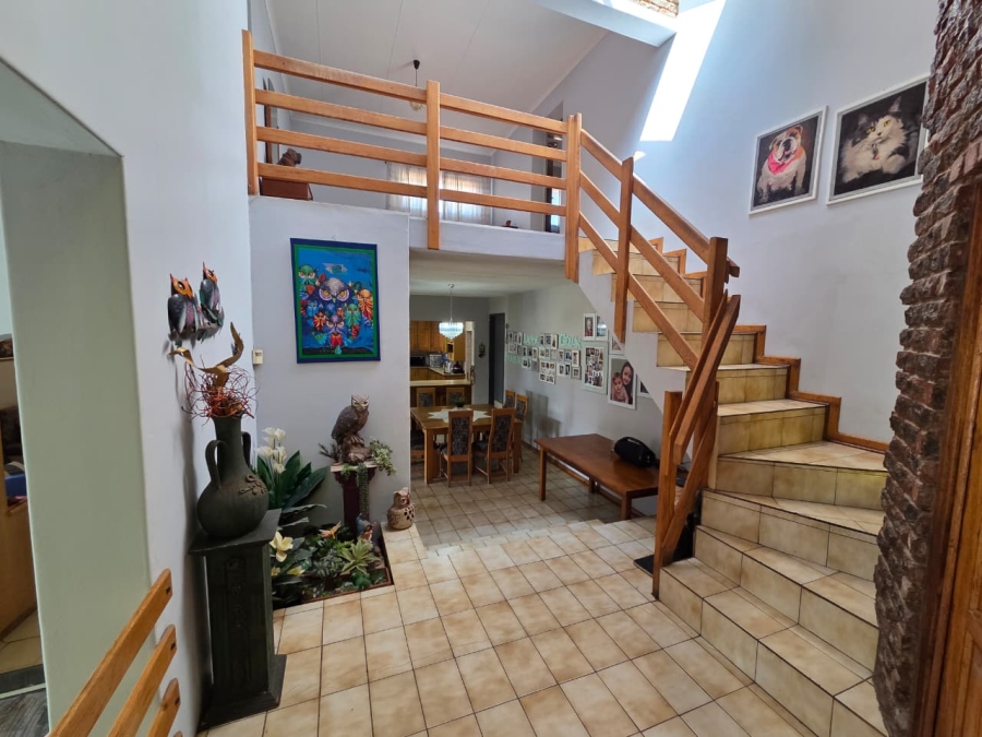 5 Bedroom Property for Sale in Magalieskruin Gauteng