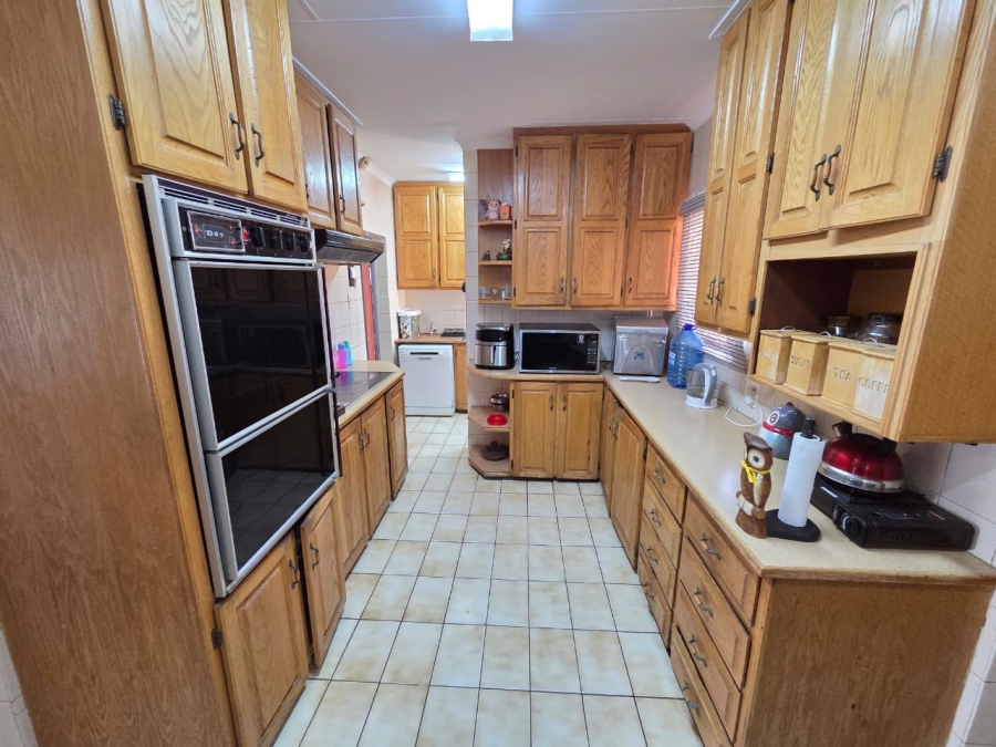5 Bedroom Property for Sale in Magalieskruin Gauteng