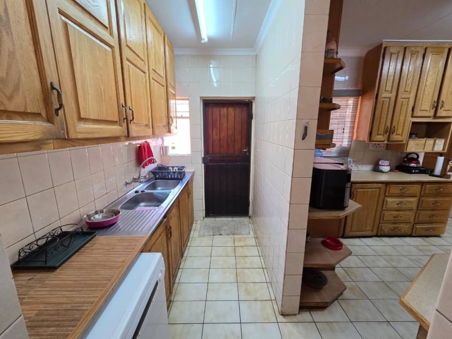 5 Bedroom Property for Sale in Magalieskruin Gauteng