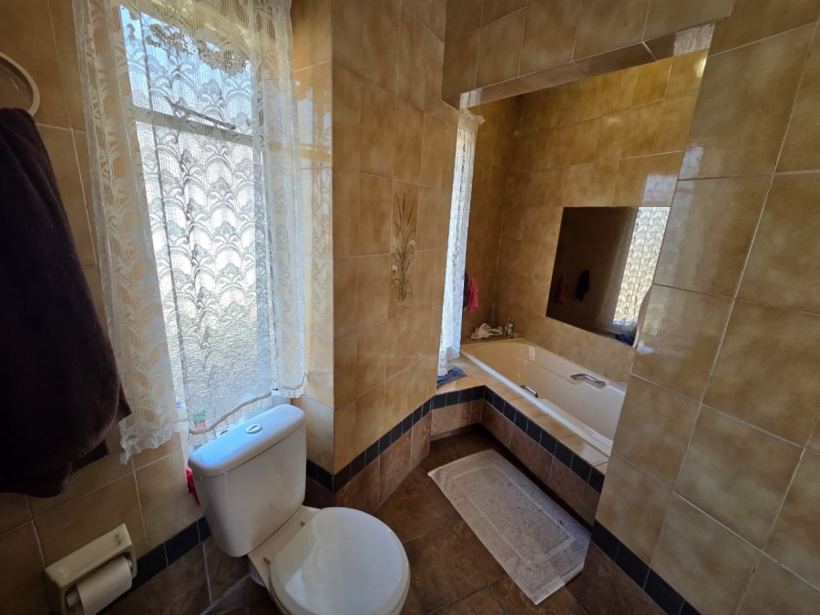 5 Bedroom Property for Sale in Magalieskruin Gauteng