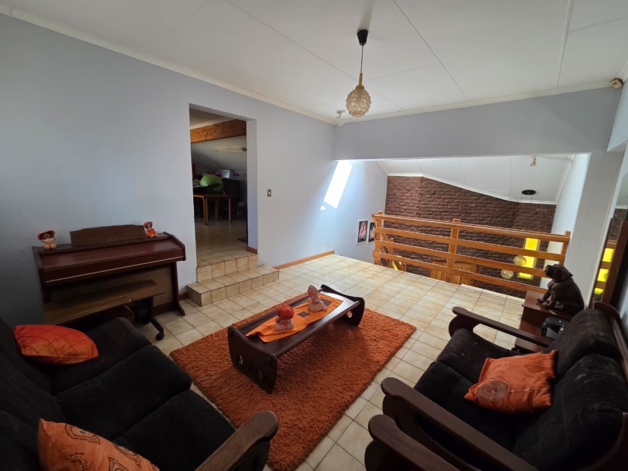 5 Bedroom Property for Sale in Magalieskruin Gauteng