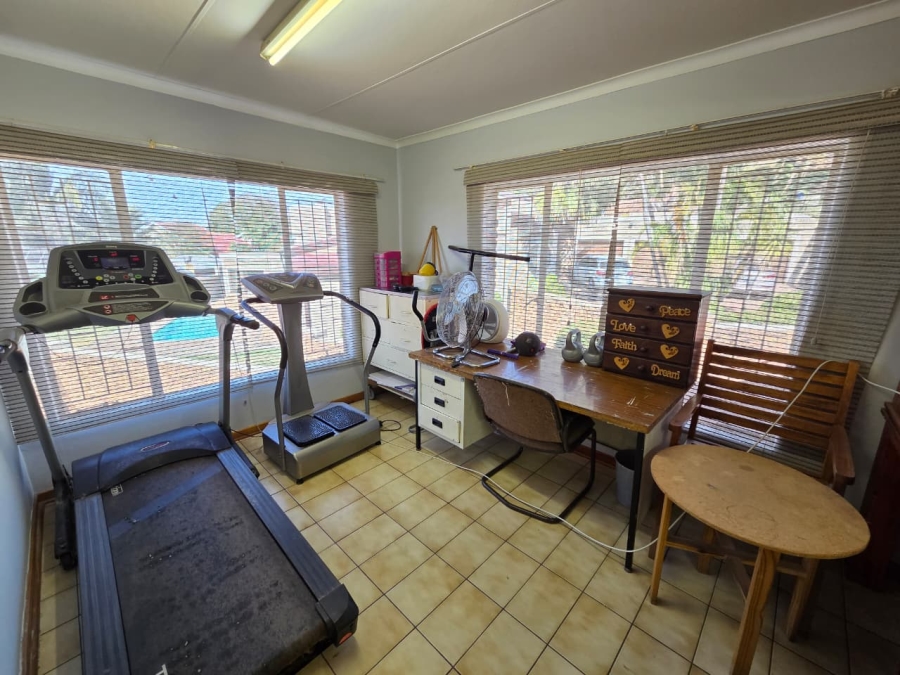 5 Bedroom Property for Sale in Magalieskruin Gauteng
