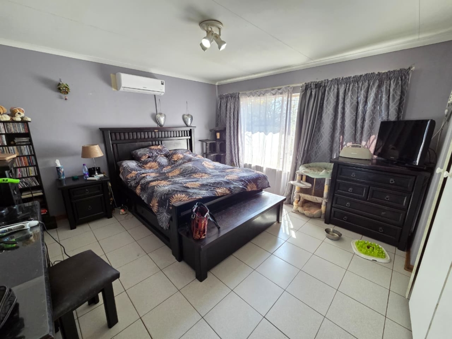 5 Bedroom Property for Sale in Magalieskruin Gauteng