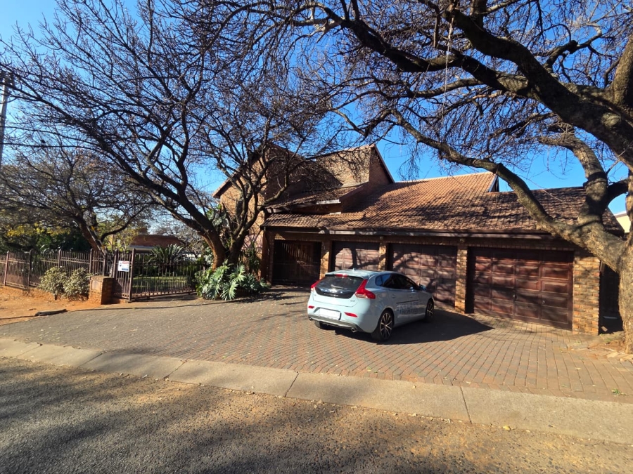 5 Bedroom Property for Sale in Magalieskruin Gauteng