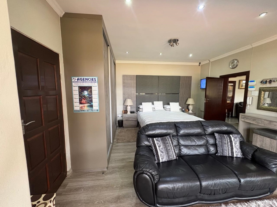 4 Bedroom Property for Sale in Northcliff Gauteng