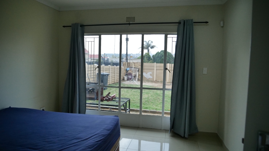 To Let 3 Bedroom Property for Rent in Glenanda Gauteng