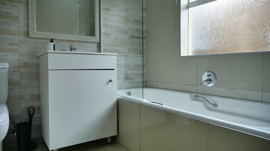 To Let 3 Bedroom Property for Rent in Glenanda Gauteng