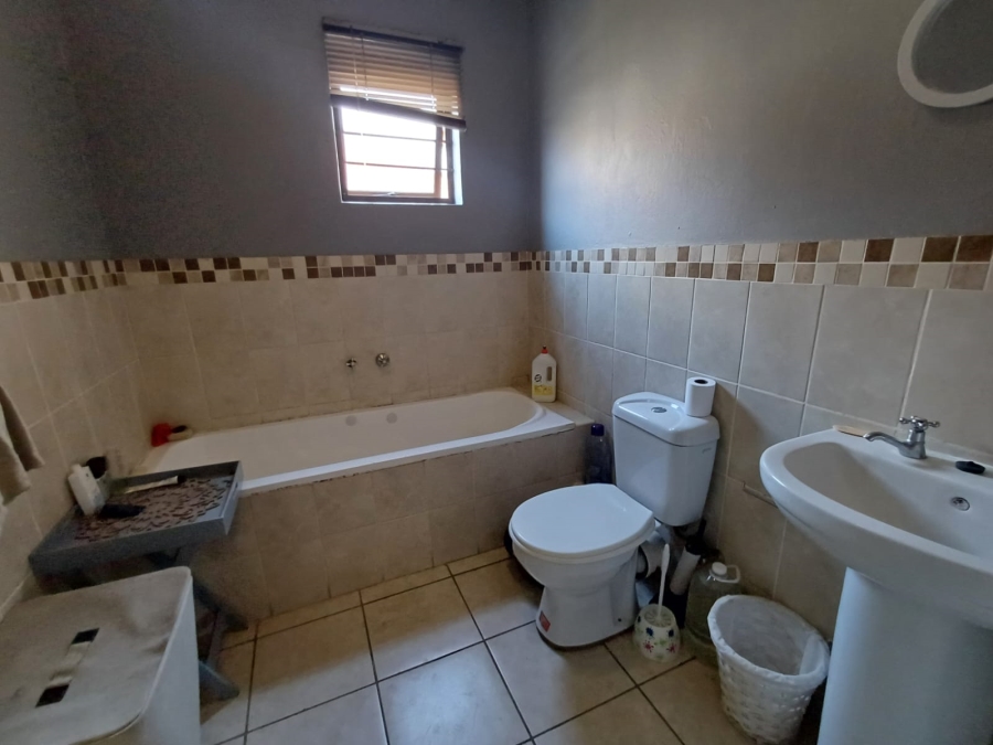 2 Bedroom Property for Sale in Groblerpark Gauteng