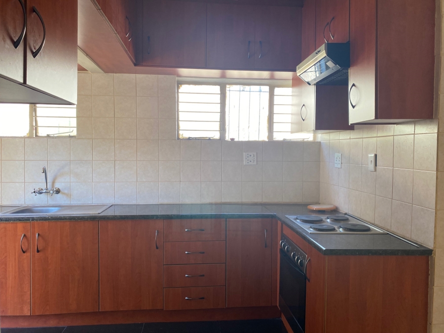 To Let 1 Bedroom Property for Rent in Klevehill Park Gauteng