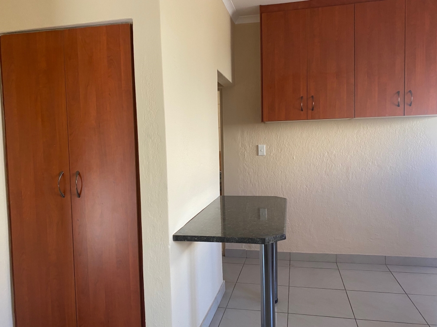 To Let 1 Bedroom Property for Rent in Klevehill Park Gauteng