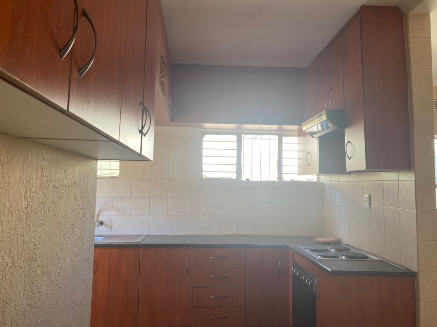 To Let 1 Bedroom Property for Rent in Klevehill Park Gauteng
