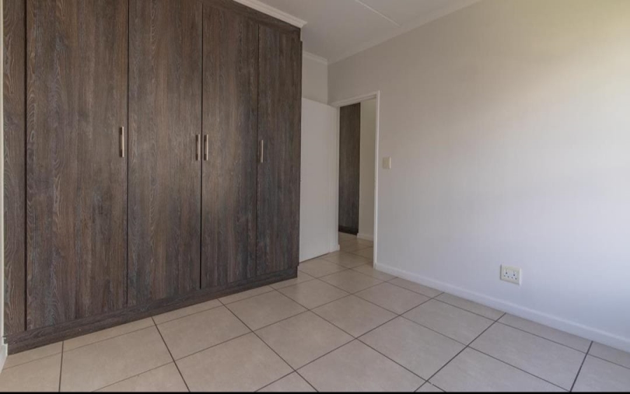 To Let 3 Bedroom Property for Rent in Olivedale Gauteng