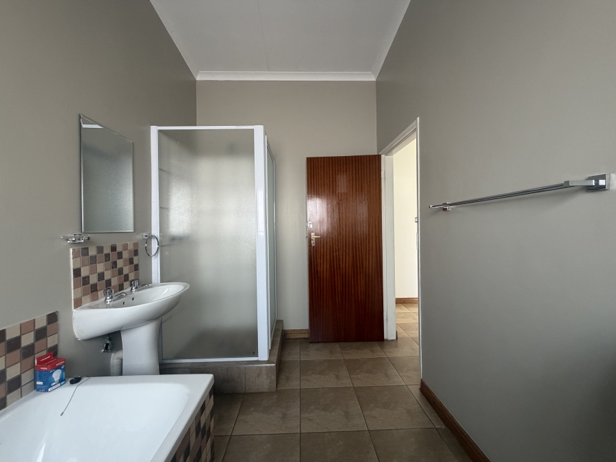To Let 4 Bedroom Property for Rent in Deltoida A H Gauteng