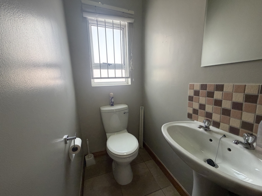 To Let 4 Bedroom Property for Rent in Deltoida A H Gauteng