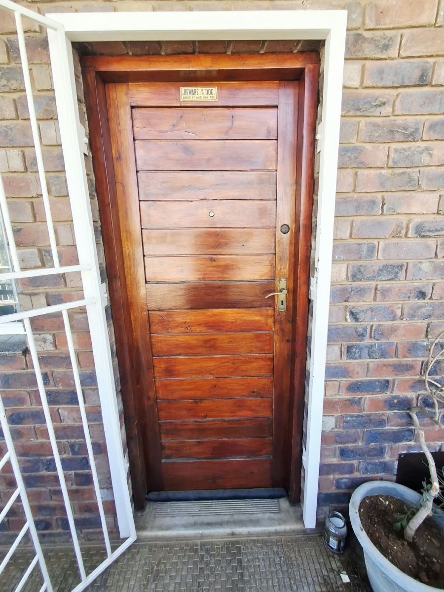 2 Bedroom Property for Sale in Waverley Gauteng