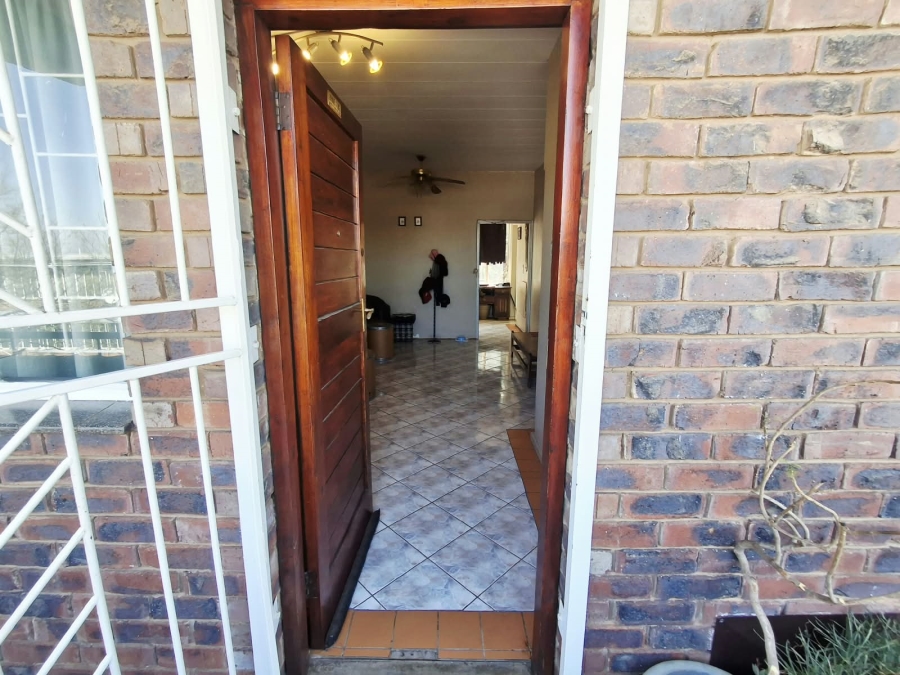 2 Bedroom Property for Sale in Waverley Gauteng