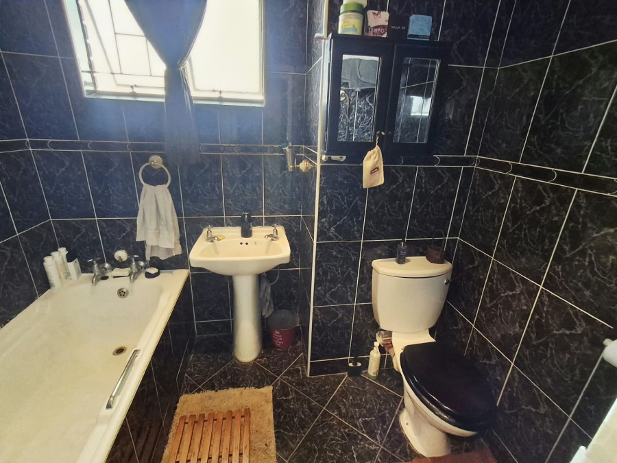 2 Bedroom Property for Sale in Waverley Gauteng