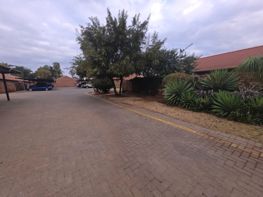 2 Bedroom Property for Sale in The Orchards Gauteng