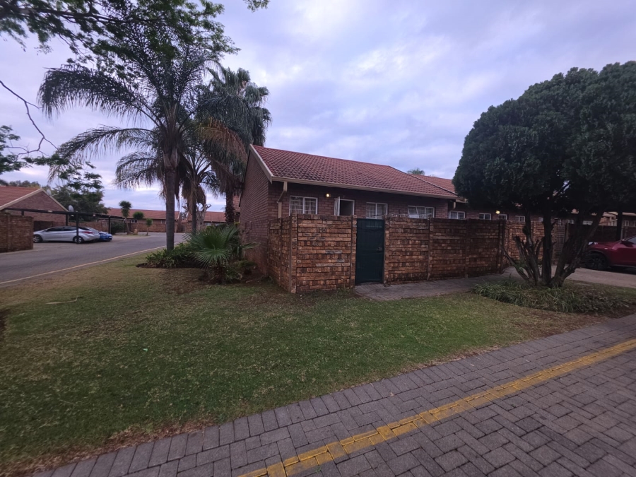 2 Bedroom Property for Sale in The Orchards Gauteng