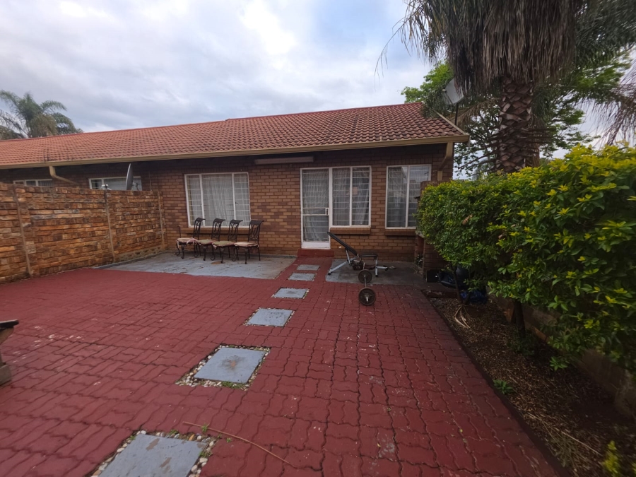 2 Bedroom Property for Sale in The Orchards Gauteng