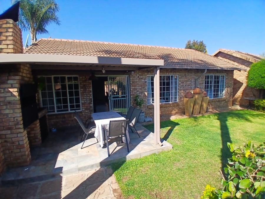 To Let 3 Bedroom Property for Rent in Equestria Gauteng