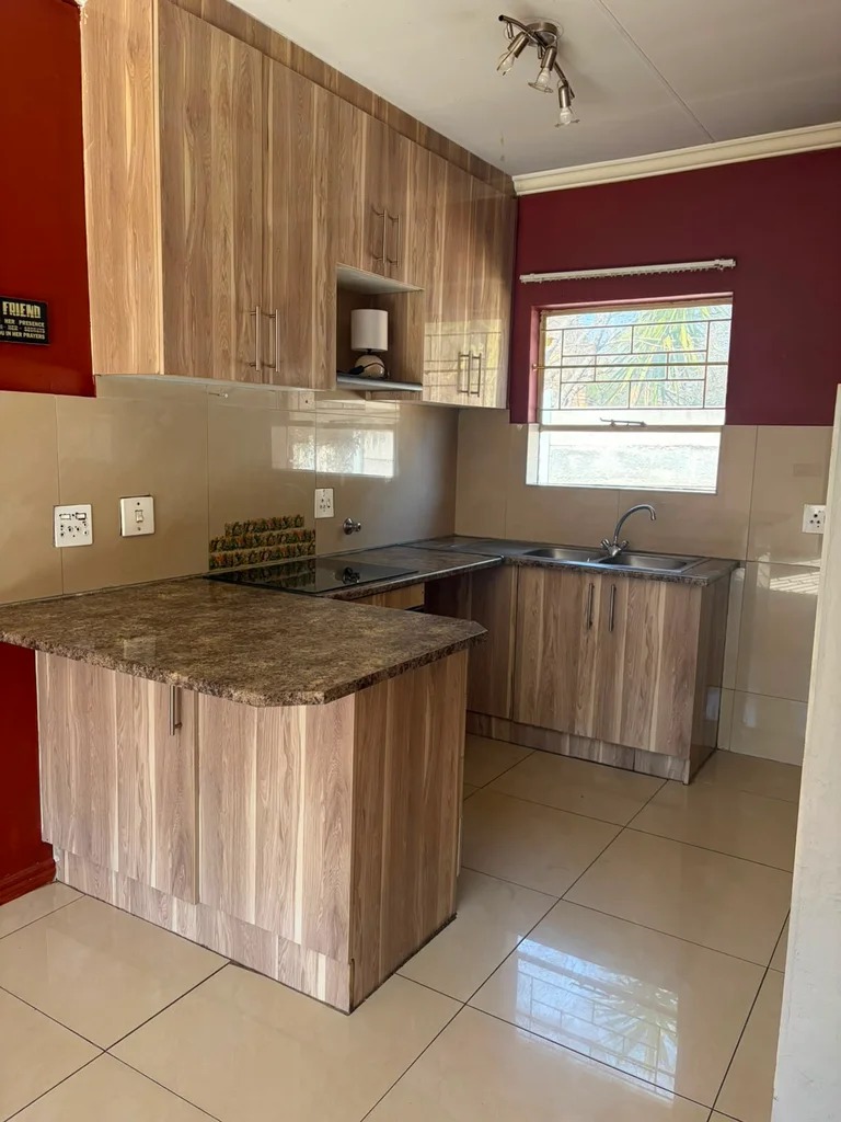 To Let 2 Bedroom Property for Rent in Radiokop Gauteng