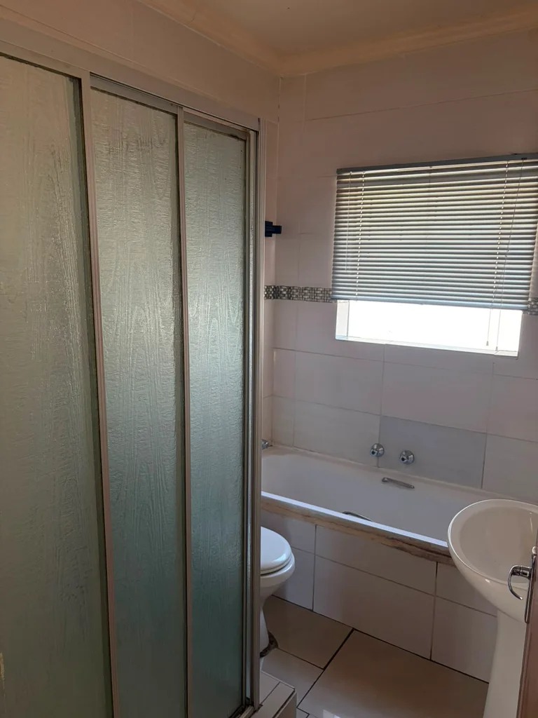 To Let 2 Bedroom Property for Rent in Radiokop Gauteng