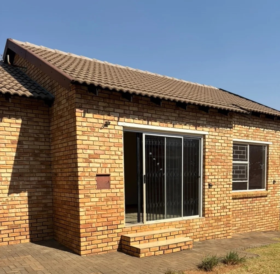 To Let 2 Bedroom Property for Rent in Radiokop Gauteng
