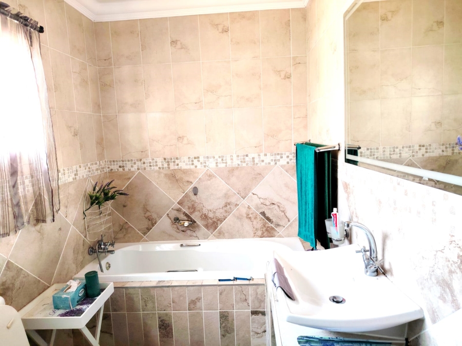 4 Bedroom Property for Sale in Casseldale Gauteng