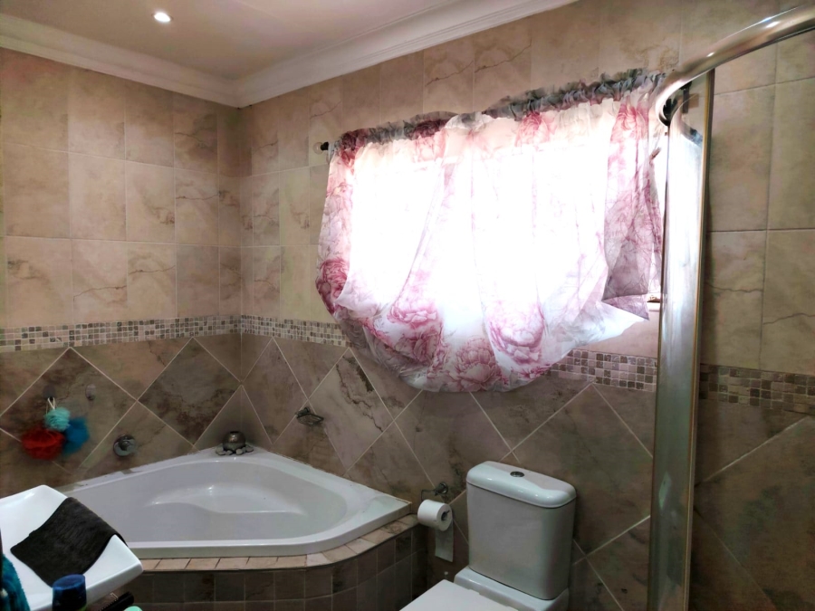 4 Bedroom Property for Sale in Casseldale Gauteng