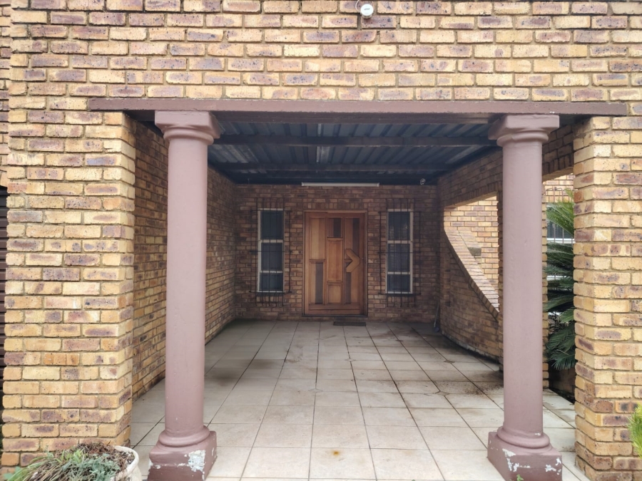 4 Bedroom Property for Sale in Casseldale Gauteng