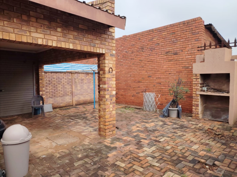 4 Bedroom Property for Sale in Casseldale Gauteng