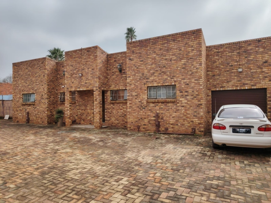 4 Bedroom Property for Sale in Casseldale Gauteng