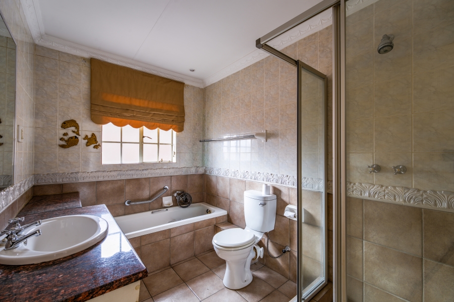 4 Bedroom Property for Sale in Erasmuskloof Gauteng