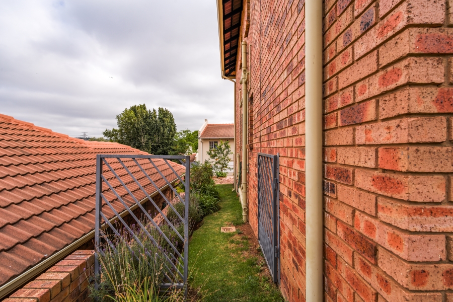 4 Bedroom Property for Sale in Erasmuskloof Gauteng