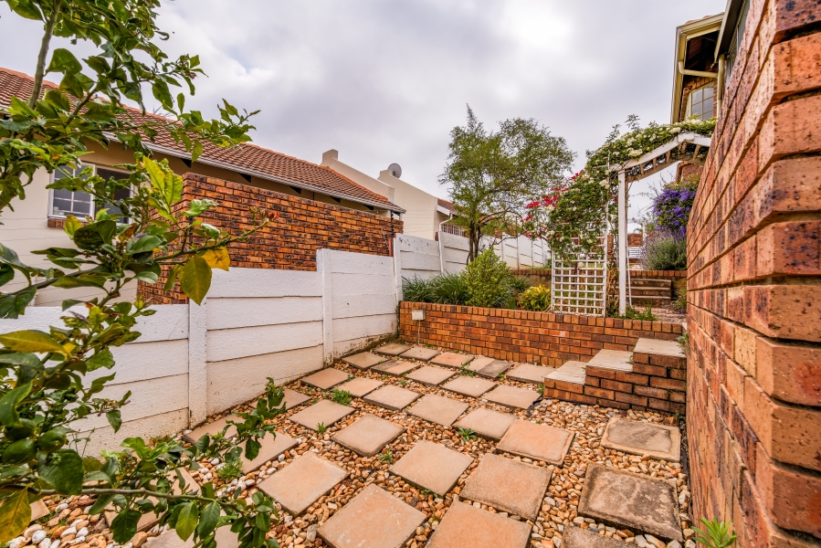 4 Bedroom Property for Sale in Erasmuskloof Gauteng