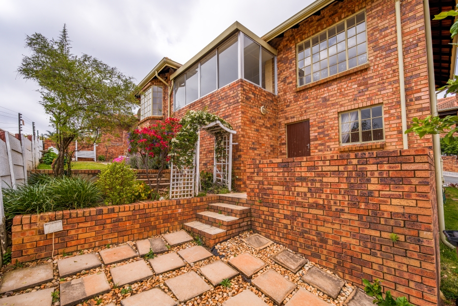 4 Bedroom Property for Sale in Erasmuskloof Gauteng