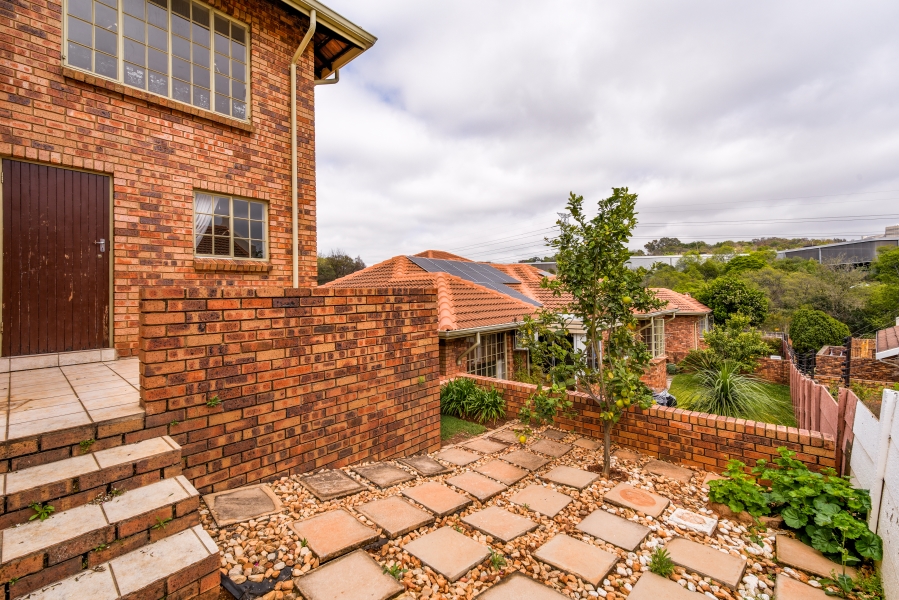 4 Bedroom Property for Sale in Erasmuskloof Gauteng