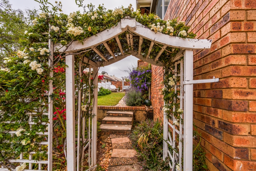 4 Bedroom Property for Sale in Erasmuskloof Gauteng