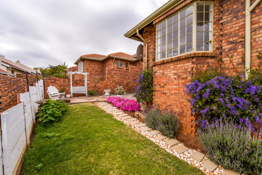 4 Bedroom Property for Sale in Erasmuskloof Gauteng
