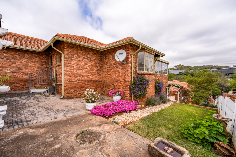 4 Bedroom Property for Sale in Erasmuskloof Gauteng