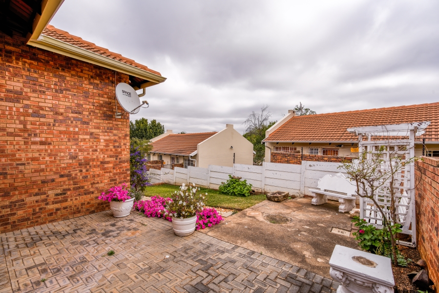 4 Bedroom Property for Sale in Erasmuskloof Gauteng