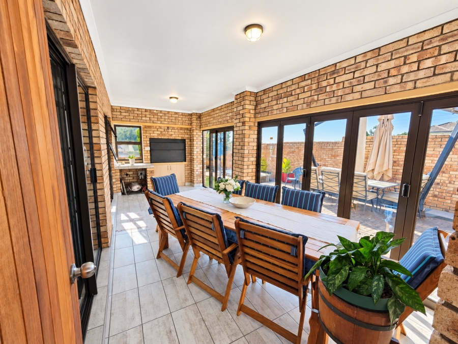 4 Bedroom Property for Sale in North Riding Gauteng
