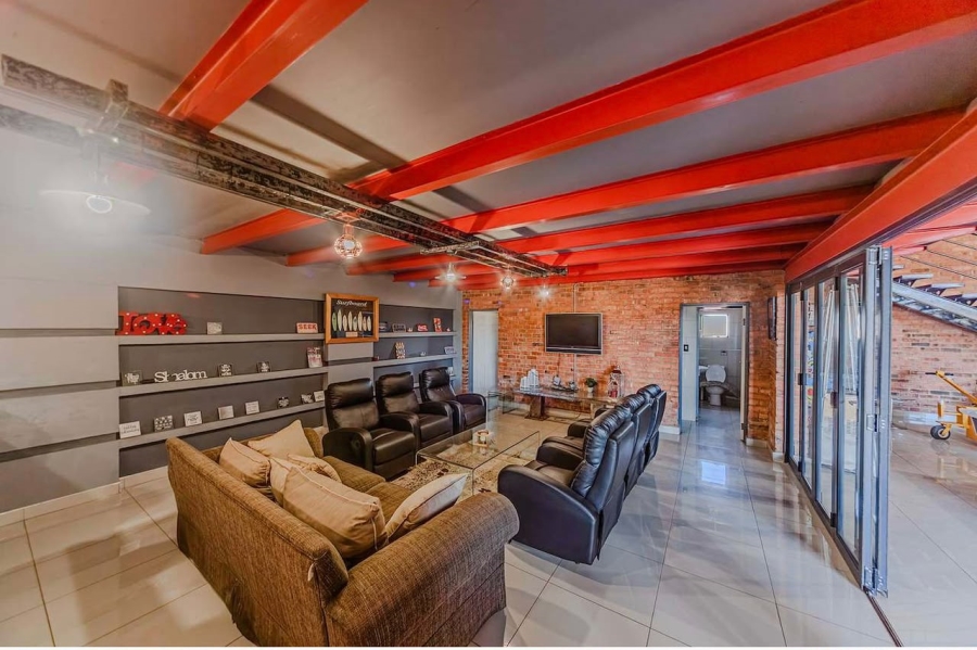 5 Bedroom Property for Sale in Marlbank Gauteng