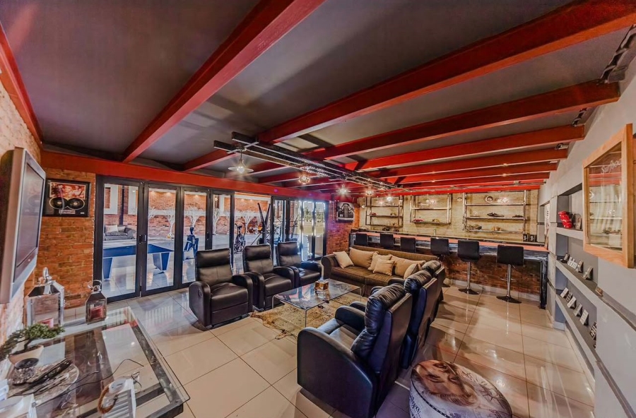 5 Bedroom Property for Sale in Marlbank Gauteng