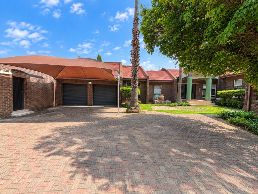 4 Bedroom Property for Sale in Three Rivers Gauteng