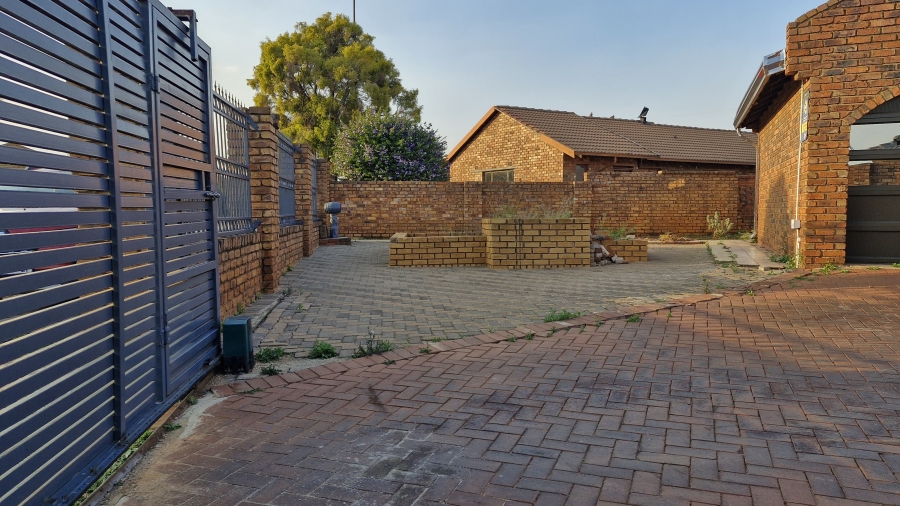 3 Bedroom Property for Sale in Kwa Thema Gauteng